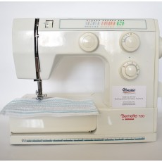 BERNINA BERNETTE 730 PORTABLE SEWING MACHINE WITH ACCSESORIES AND COVER