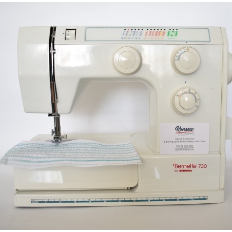 BERNINA BERNETTE 730 PORTABLE SEWING MACHINE WITH ACCSESORIES AND COVER